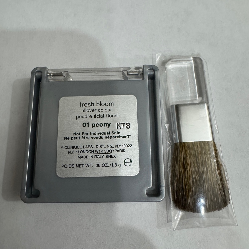 Clinique Fresh Bloom Allover Colour 01 Peony .06 OZ With Brush - Picture 2 of 2